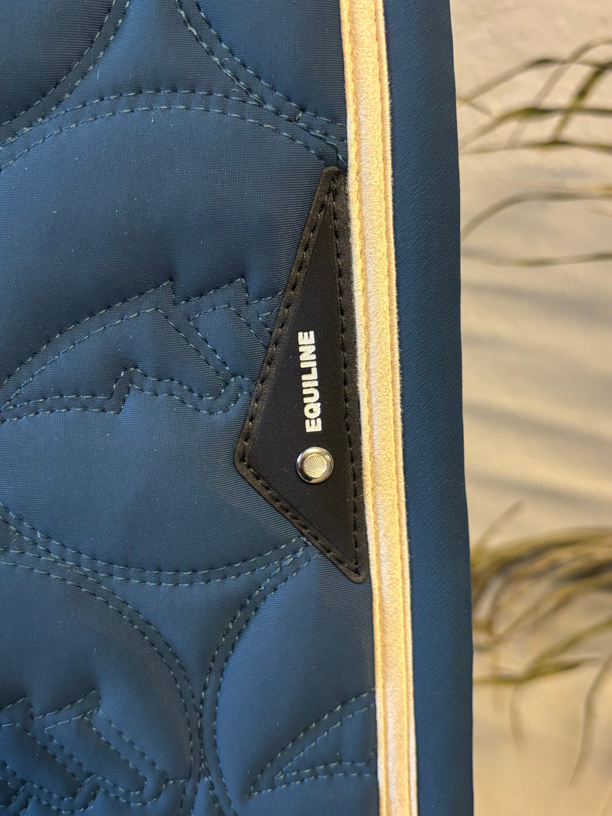 Entic schabrak legion blue, Equiline