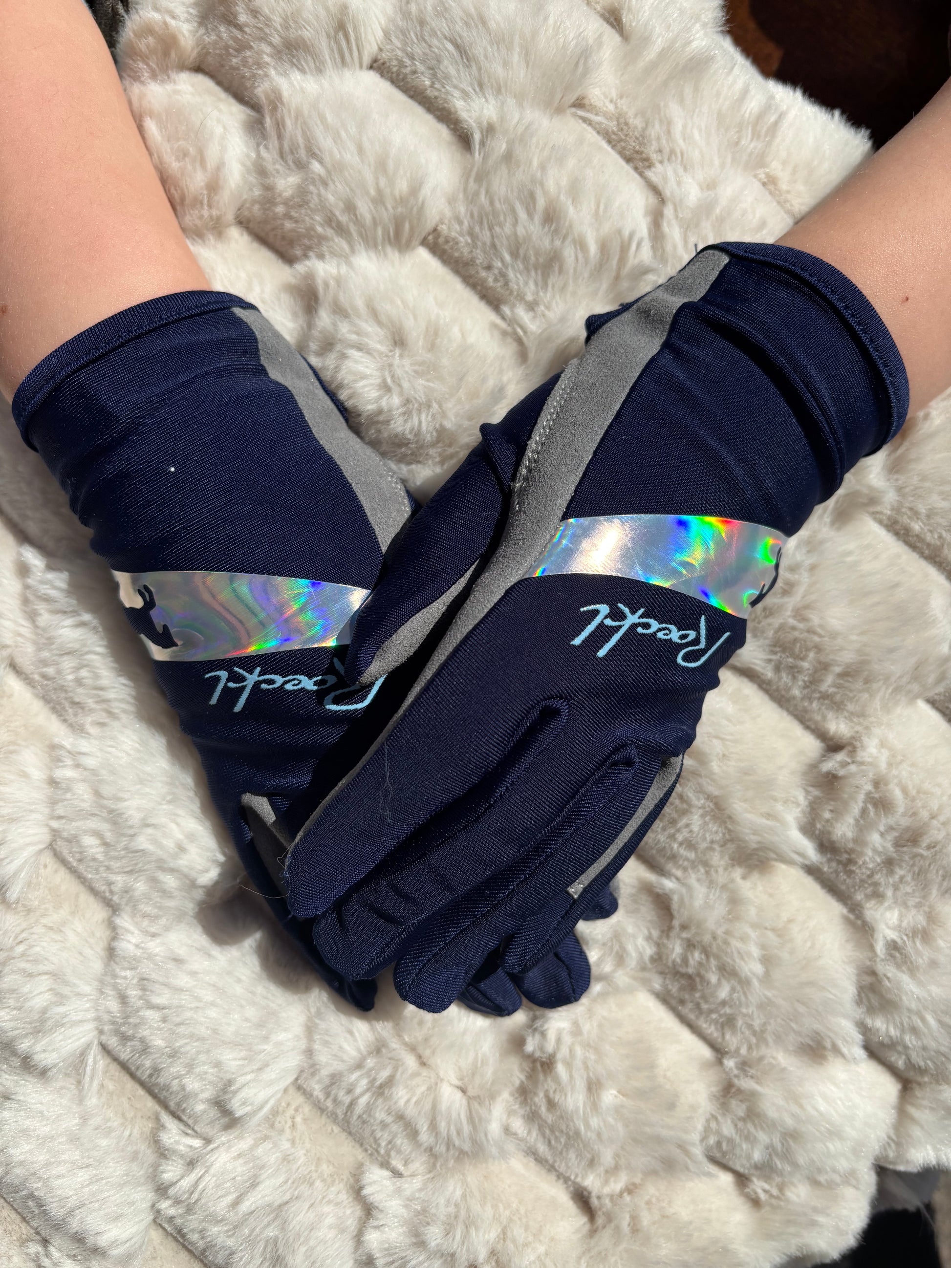 Marinblå barnridhandskar från Roeckl i storlek 3.0 till 6.0, med bekväm passform och bra grepp för unga